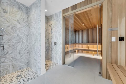 Condo in Miami, Florida, 3 bedrooms № 1878768 - photo 13