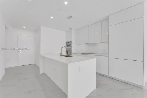 Condo in Miami, Florida, 3 bedrooms № 1878768 - photo 6