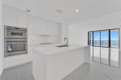 Condo in Miami, Florida, 3 bedrooms № 1878768 - photo 4
