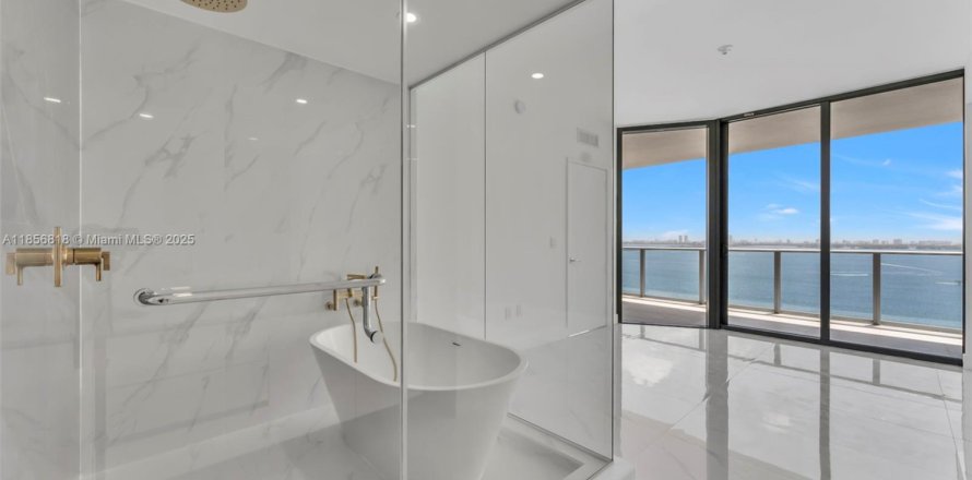 Condo in Miami, Florida, 3 bedrooms № 1878768