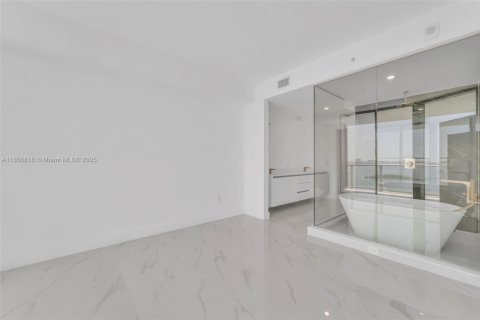 Condo in Miami, Florida, 3 bedrooms № 1878768 - photo 3
