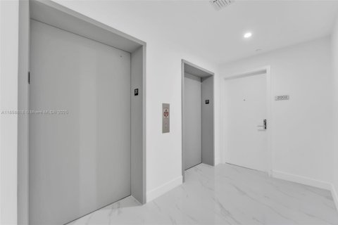 Condo in Miami, Florida, 3 bedrooms № 1878768 - photo 5