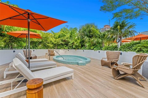 Condo in Miami, Florida, 3 bedrooms № 1878768 - photo 15