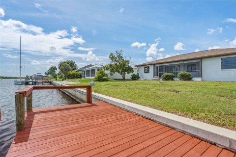 Villa ou maison à vendre à Port Charlotte, Floride: 3 chambres, 130.53 m2 № 2285220 - photo 6