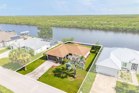 Villa ou maison à vendre à Port Charlotte, Floride: 3 chambres, 130.53 m2 № 2285220 - photo 4