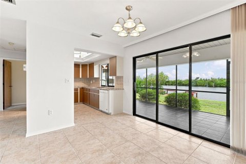 Villa ou maison à vendre à Port Charlotte, Floride: 3 chambres, 130.53 m2 № 2285220 - photo 21