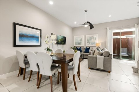 Touwnhouse à vendre à Kissimmee, Floride: 4 chambres, 167.6 m2 № 2221921 - photo 12