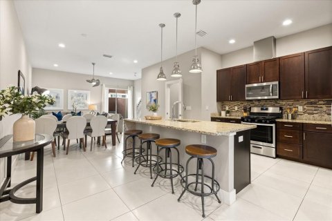 Touwnhouse à vendre à Kissimmee, Floride: 4 chambres, 167.6 m2 № 2221921 - photo 4