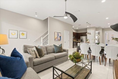 Touwnhouse à vendre à Kissimmee, Floride: 4 chambres, 167.6 m2 № 2221921 - photo 3