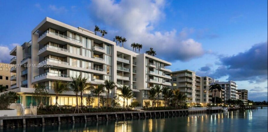 Кондоминиум с 2 спальнями в Бей-Харбор-Айлендс, Флорида № 2050641