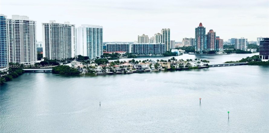 Condo à Sunny Isles Beach, Floride, 2 chambres № 2009308