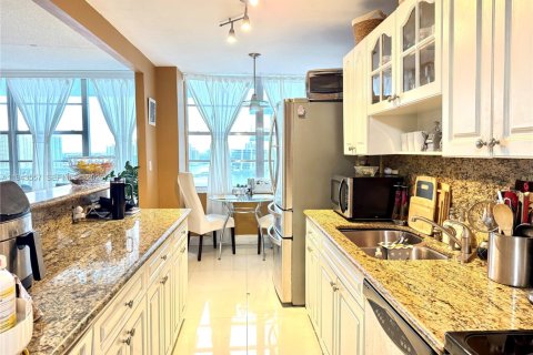 Copropriété à vendre à Sunny Isles Beach, Floride: 2 chambres, 138.24 m2 № 2009308 - photo 5