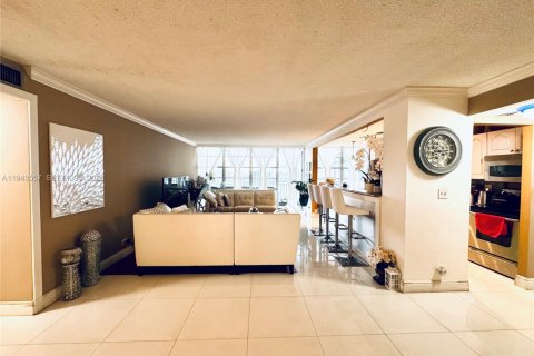 Copropriété à vendre à Sunny Isles Beach, Floride: 2 chambres, 138.24 m2 № 2009308 - photo 7