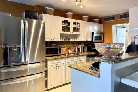 Copropriété à vendre à Sunny Isles Beach, Floride: 2 chambres, 138.24 m2 № 2009308 - photo 18