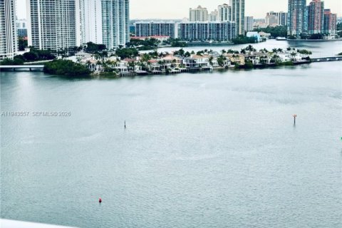 Copropriété à vendre à Sunny Isles Beach, Floride: 2 chambres, 138.24 m2 № 2009308 - photo 2