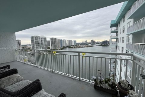 Copropriété à vendre à Sunny Isles Beach, Floride: 2 chambres, 138.24 m2 № 2009308 - photo 4