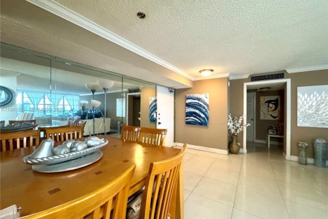 Copropriété à vendre à Sunny Isles Beach, Floride: 2 chambres, 138.24 m2 № 2009308 - photo 13