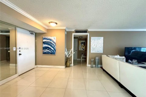 Copropriété à vendre à Sunny Isles Beach, Floride: 2 chambres, 138.24 m2 № 2009308 - photo 15