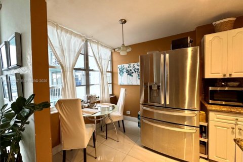 Copropriété à vendre à Sunny Isles Beach, Floride: 2 chambres, 138.24 m2 № 2009308 - photo 17