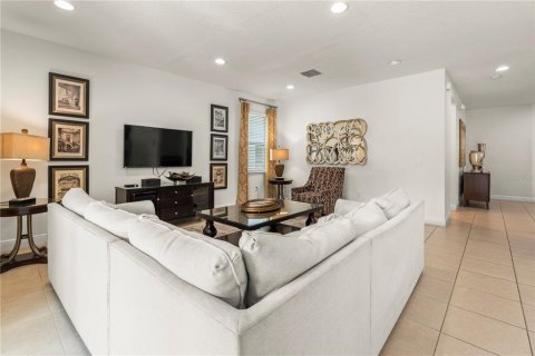House in Kissimmee, Florida 5 bedrooms, 238.76 sq.m. № 1761086 - photo 9