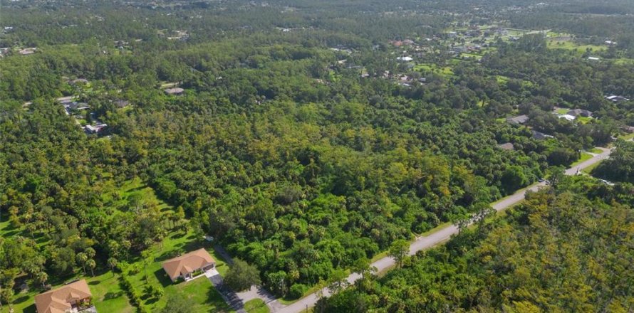 Land in Naples, Florida № 1899461