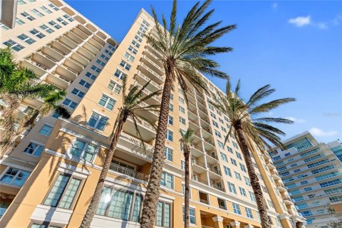 Condo in Sarasota, Florida, 1 bedroom  № 1508294 - photo 1