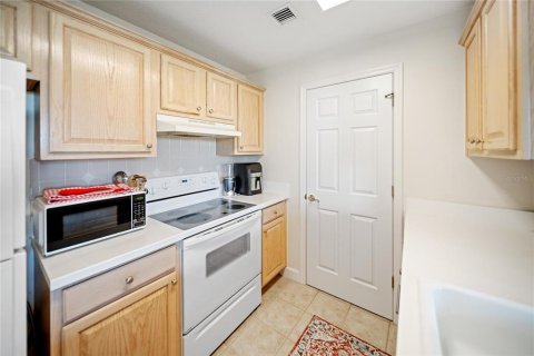 Condo in Sarasota, Florida, 1 bedroom  № 1508294 - photo 12