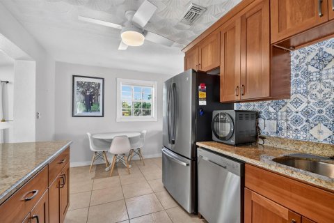 Villa ou maison à louer à West Palm Beach, Floride: 3 chambres, 134.71 m2 № 2426739 - photo 16