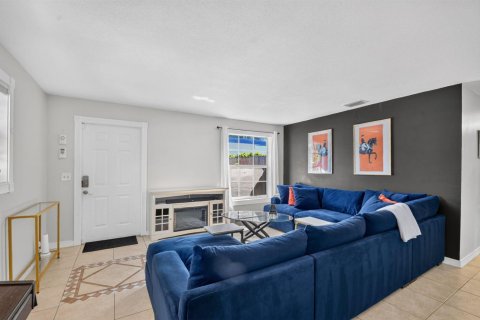 Villa ou maison à louer à West Palm Beach, Floride: 3 chambres, 134.71 m2 № 2426739 - photo 9