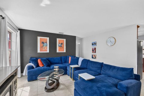 Villa ou maison à louer à West Palm Beach, Floride: 3 chambres, 134.71 m2 № 2426739 - photo 8