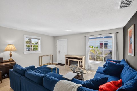 Villa ou maison à louer à West Palm Beach, Floride: 3 chambres, 134.71 m2 № 2426739 - photo 11