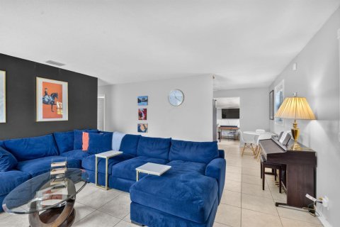 Villa ou maison à louer à West Palm Beach, Floride: 3 chambres, 134.71 m2 № 2426739 - photo 7