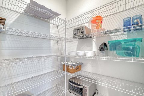Снять в аренду кондоминиум в Венеция, Флорида 2 спальни, 125.88м2, № 1355755 - фото 20