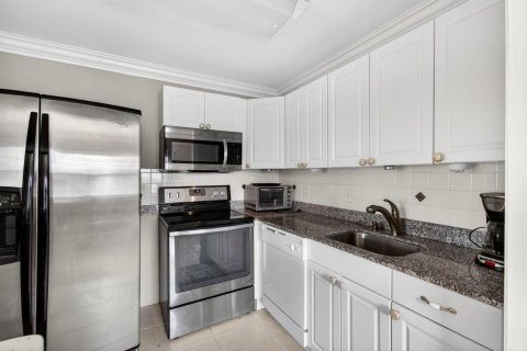Condo in Delray Beach, Florida, 1 bedroom № 2247058 - photo 19