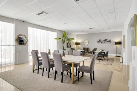 Condominio en venta en Hallandale Beach, Florida, 2 dormitorios, 102.19 m2 № 1997117 - foto 22