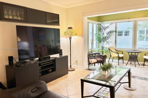 Купить кондоминиум в Лодердейл-Лейкс, Флорида 2 спальни, 87.7м2, № 1940114 - фото 6