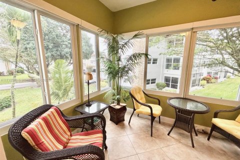 Купить кондоминиум в Лодердейл-Лейкс, Флорида 2 спальни, 87.7м2, № 1940114 - фото 2