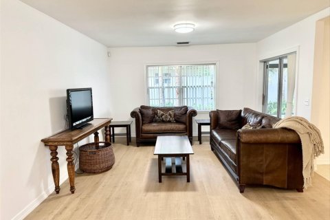 Immobilier commercial à louer à Wellington, Floride: 3 chambres, 120.77 m2 № 1207872 - photo 1