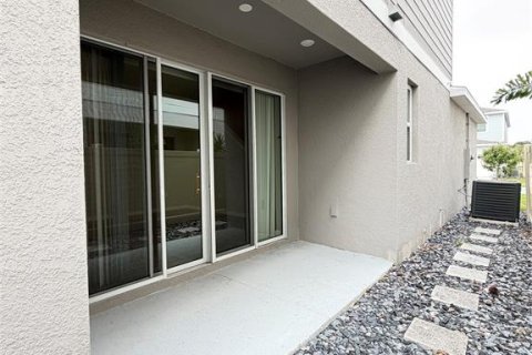 Снять в аренду таунхаус в Киссимми, Флорида 3 спальни, 139.91м2, № 2208947 - фото 8