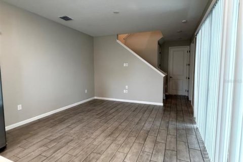 Снять в аренду таунхаус в Киссимми, Флорида 3 спальни, 139.91м2, № 2208947 - фото 5