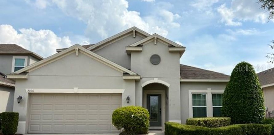 House in Saint Cloud, Florida 4 bedrooms, 236.62 sq.m. № 1688269