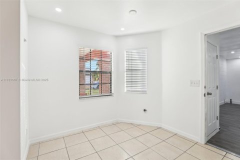 Купить виллу или дом в Киссимми, Флорида 3 спальни, 123.19м2, № 1969486 - фото 11