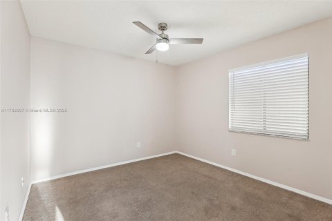 Купить виллу или дом в Киссимми, Флорида 3 спальни, 123.19м2, № 1969486 - фото 15