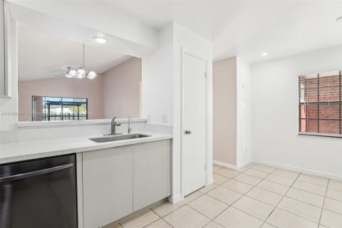 Купить виллу или дом в Киссимми, Флорида 3 спальни, 123.19м2, № 1969486 - фото 14