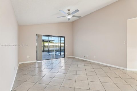 Купить виллу или дом в Киссимми, Флорида 3 спальни, 123.19м2, № 1969486 - фото 6