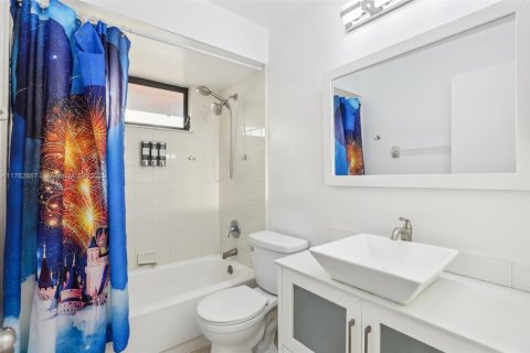 Купить виллу или дом в Киссимми, Флорида 3 спальни, 123.19м2, № 1969486 - фото 19