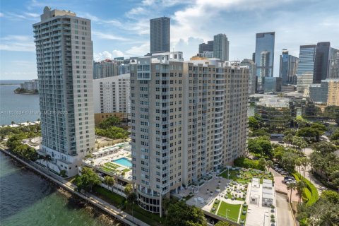 Condo in Miami, Florida, 1 bedroom  № 1871537 - photo 1