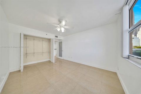Condo in Miami, Florida, 1 bedroom  № 1871537 - photo 16