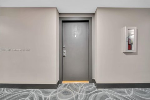 Condo in Miami, Florida, 1 bedroom  № 1871537 - photo 5
