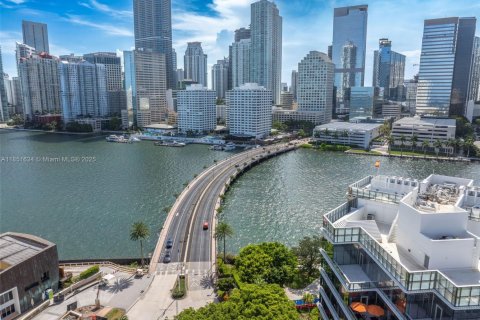 Condo in Miami, Florida, 1 bedroom  № 1871537 - photo 2